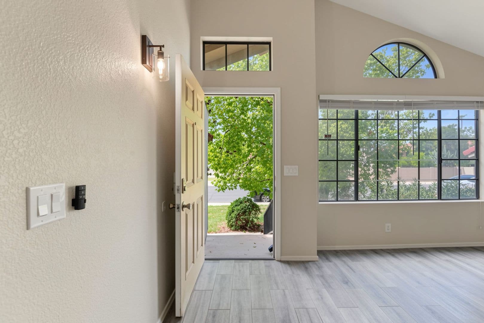 Gilbert House: 407 S Ocean Dr