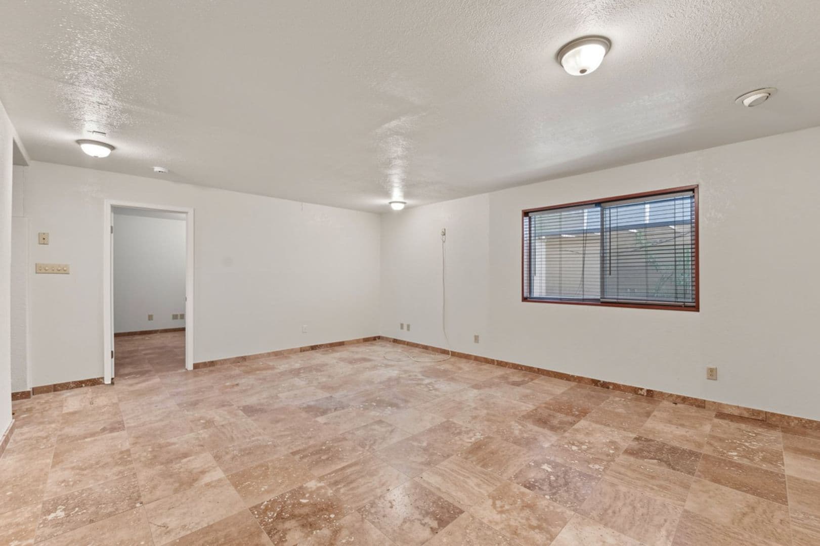 Gilbert House: 407 S Ocean Dr