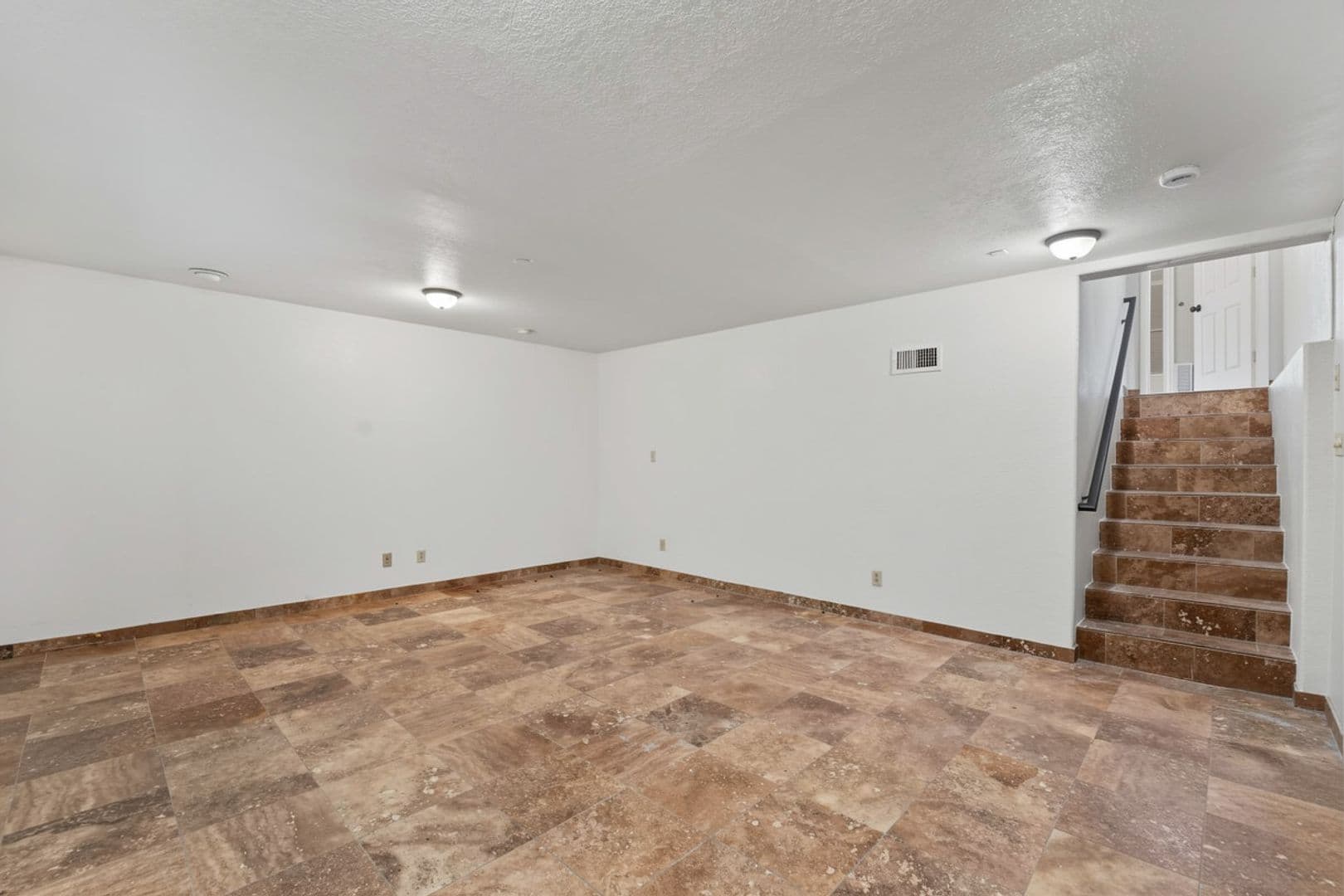 Gilbert House: 407 S Ocean Dr