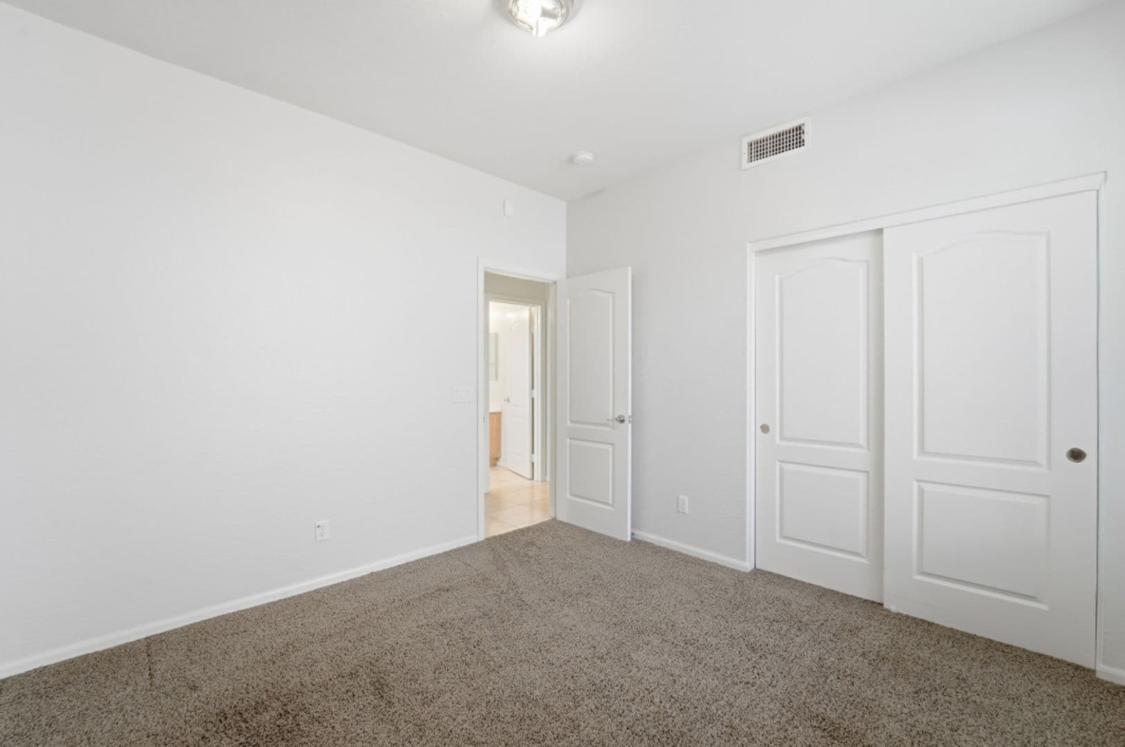 Glendale House: 7180 W Trails Dr