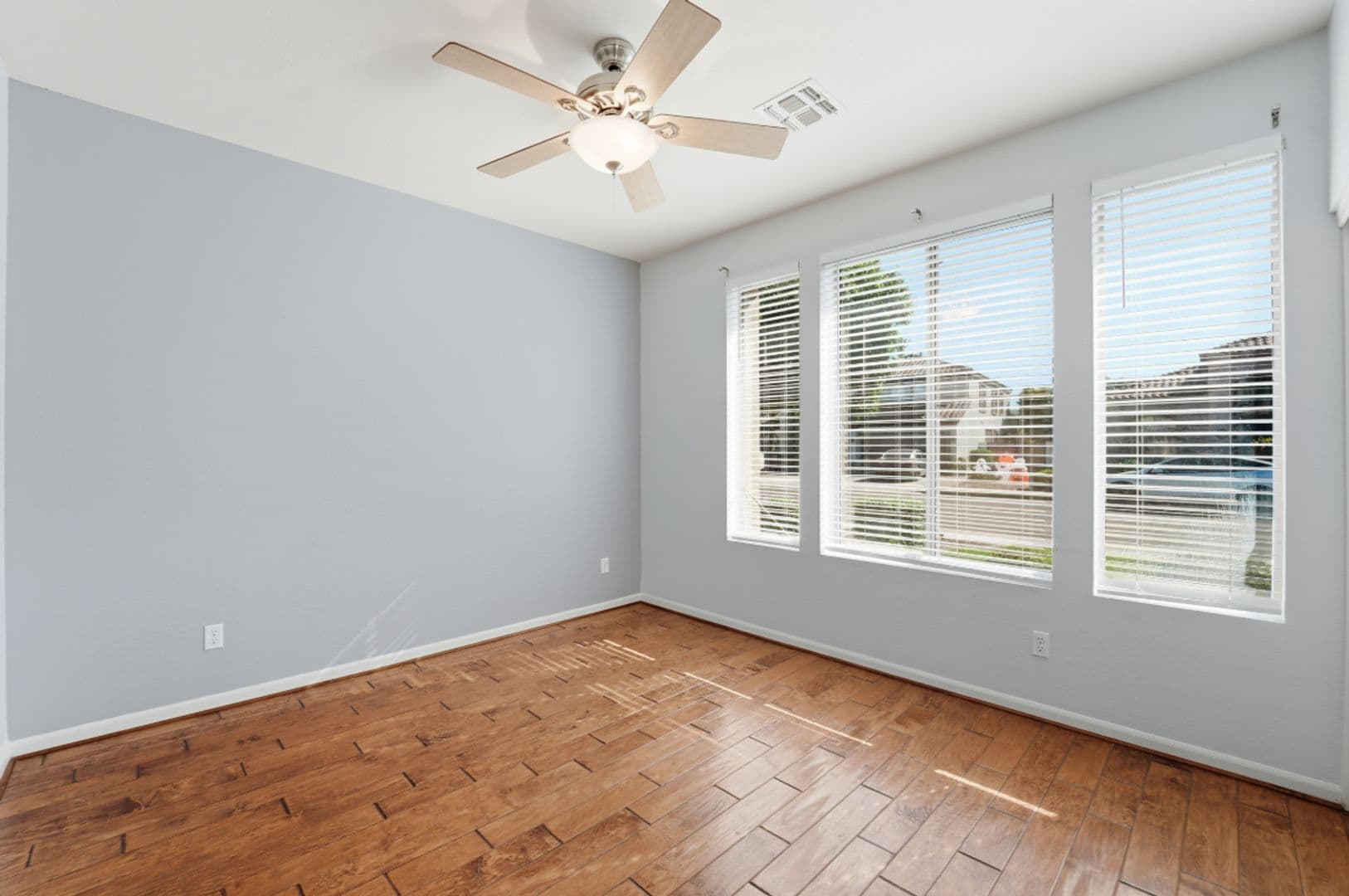 Glendale House: 7180 W Trails Dr