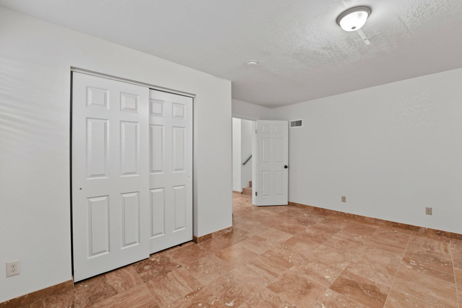 Gilbert House: 407 S Ocean Dr