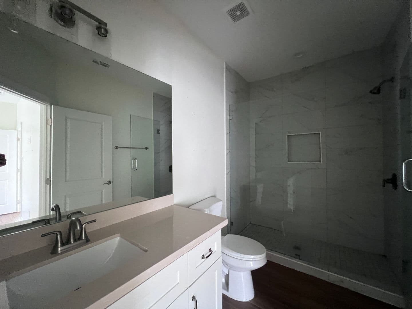 Edinburg House: 1025 N Clarence Ave Unit A