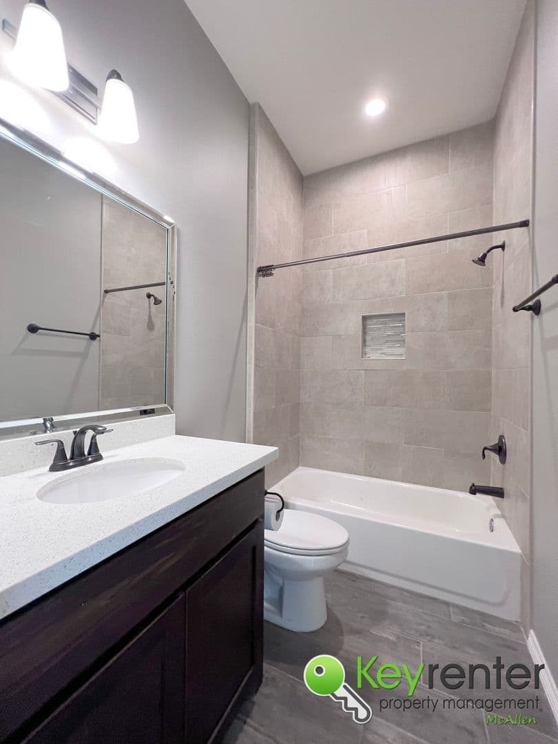 Edinburg House: 4226 Stillwater Cove