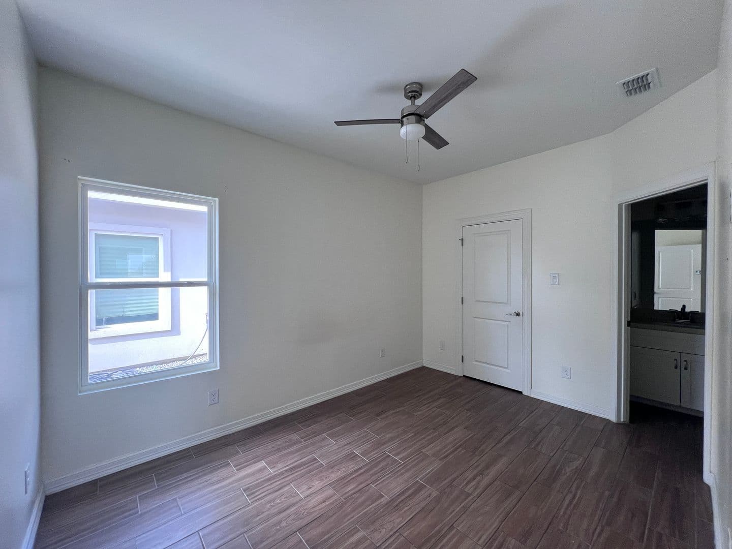 Edinburg House: 1025 N Clarence Ave Unit A