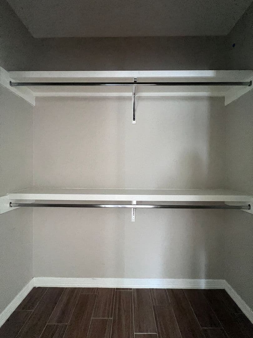 Edinburg House: 1025 N Clarence Ave Unit A