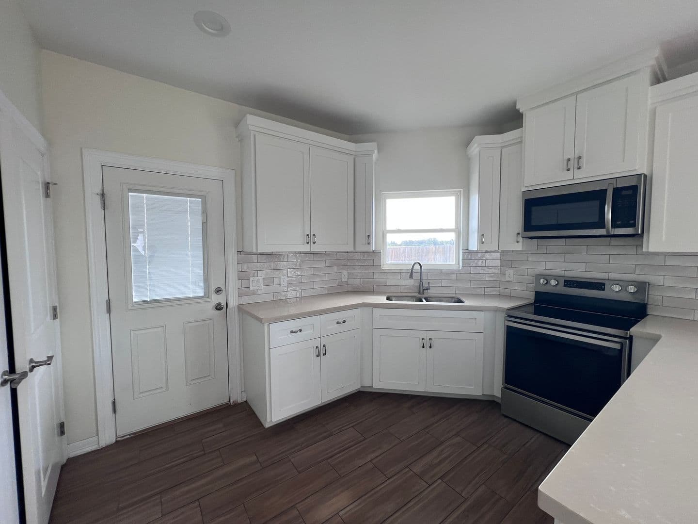 Edinburg House: 1025 N Clarence Ave Unit A