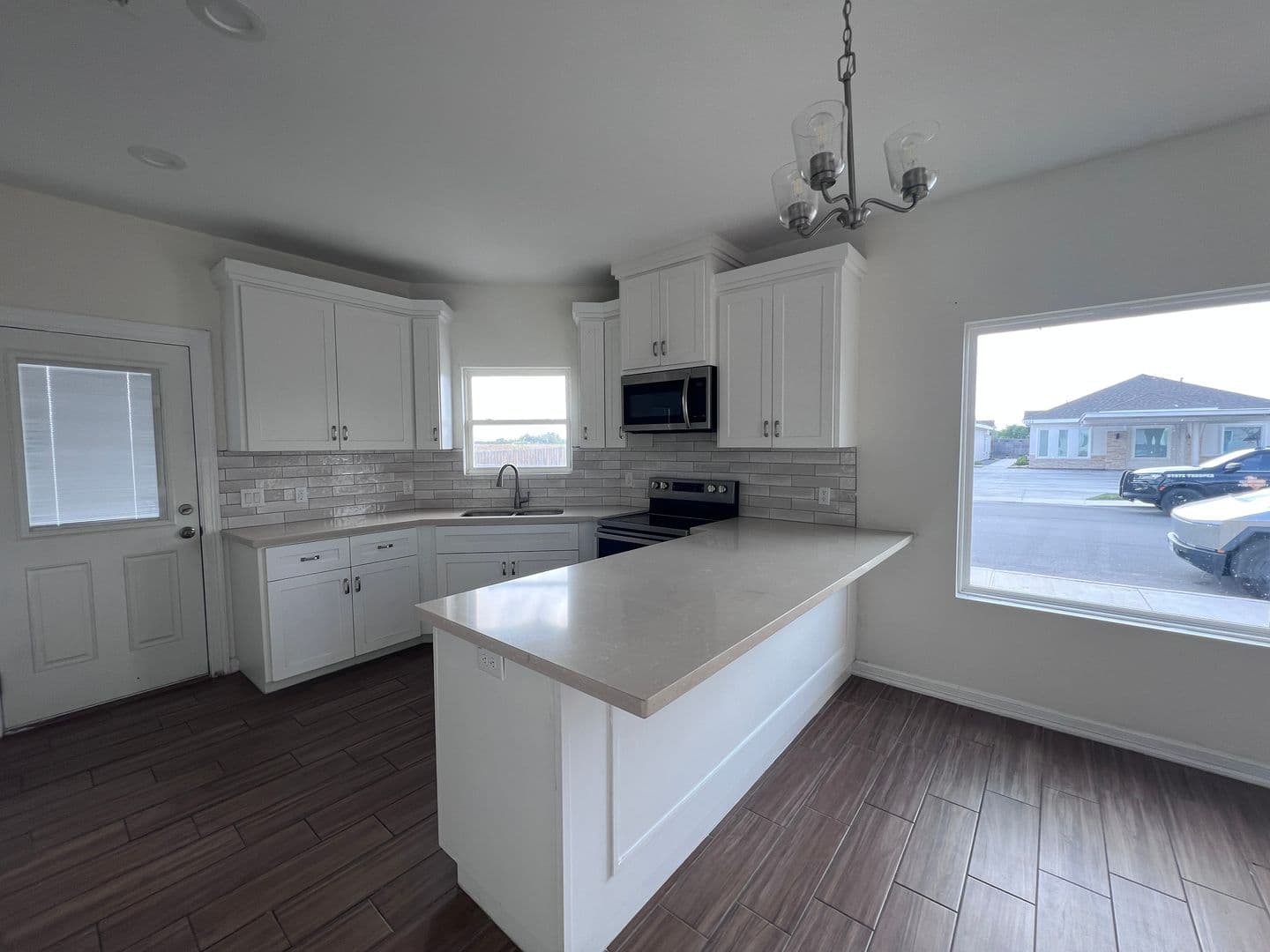 Edinburg House: 1025 N Clarence Ave Unit A