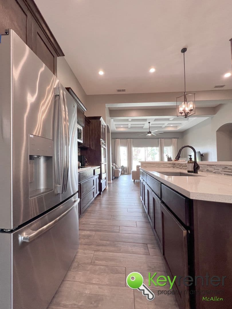 Edinburg House: 4226 Stillwater Cove
