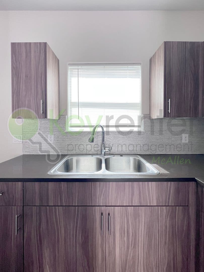 Edinburg Townhome: 1609 W Cortlandt St. Unit 4