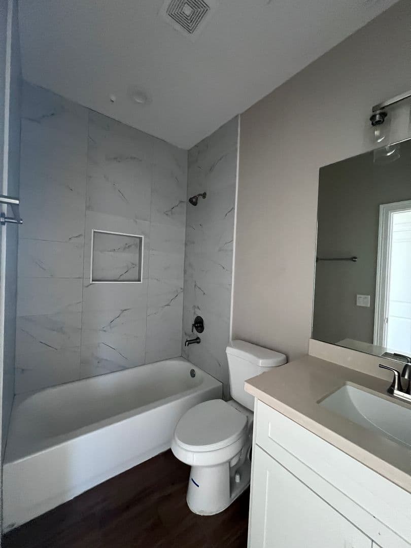 Edinburg House: 1025 N Clarence Ave Unit A