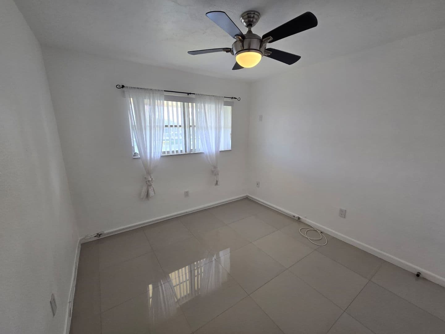 Miami Condo: 2800 NE 203rd St Apt 24