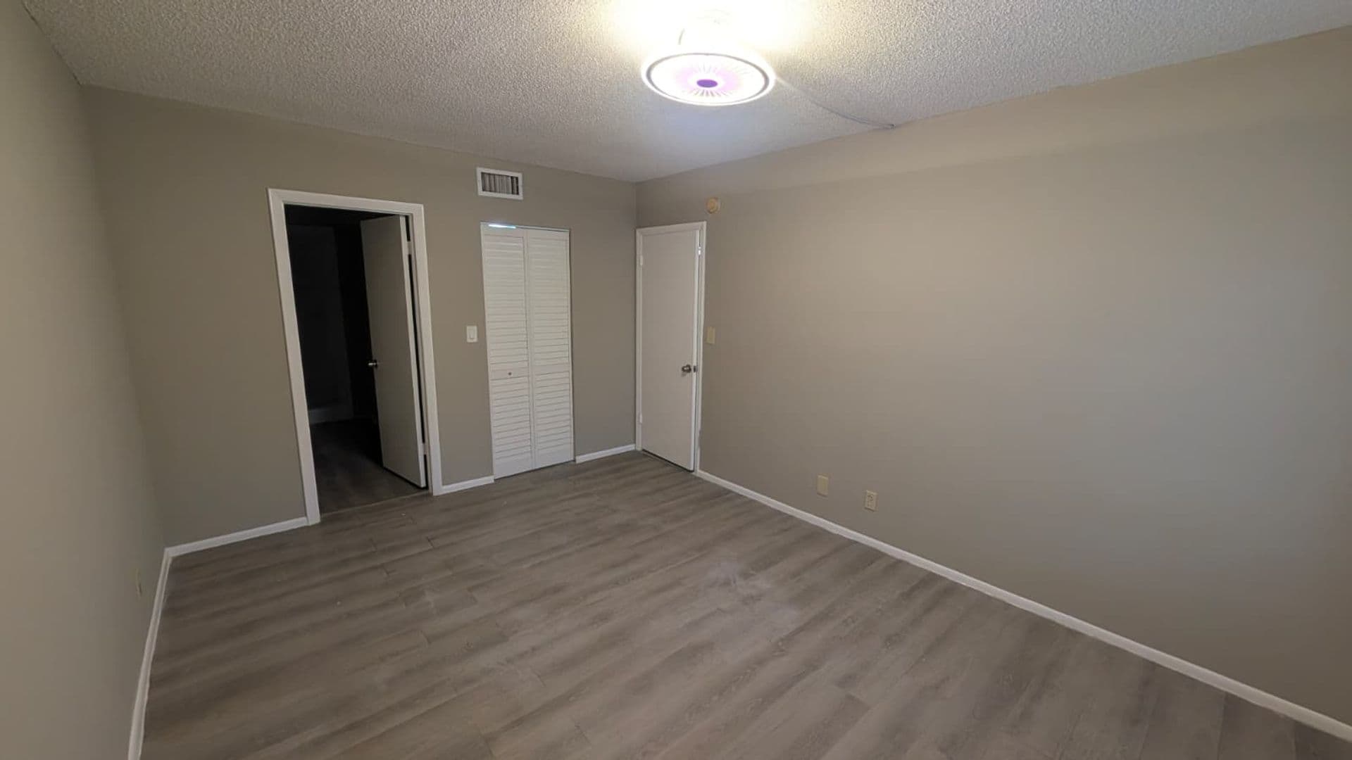 Boca Raton Condo: 490 NW 20th ST Unit 211