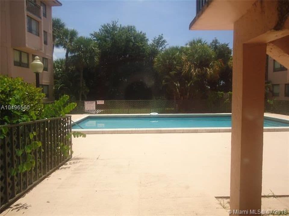 West Palm Beach Condo: 1950 N Congress Ave APT 206