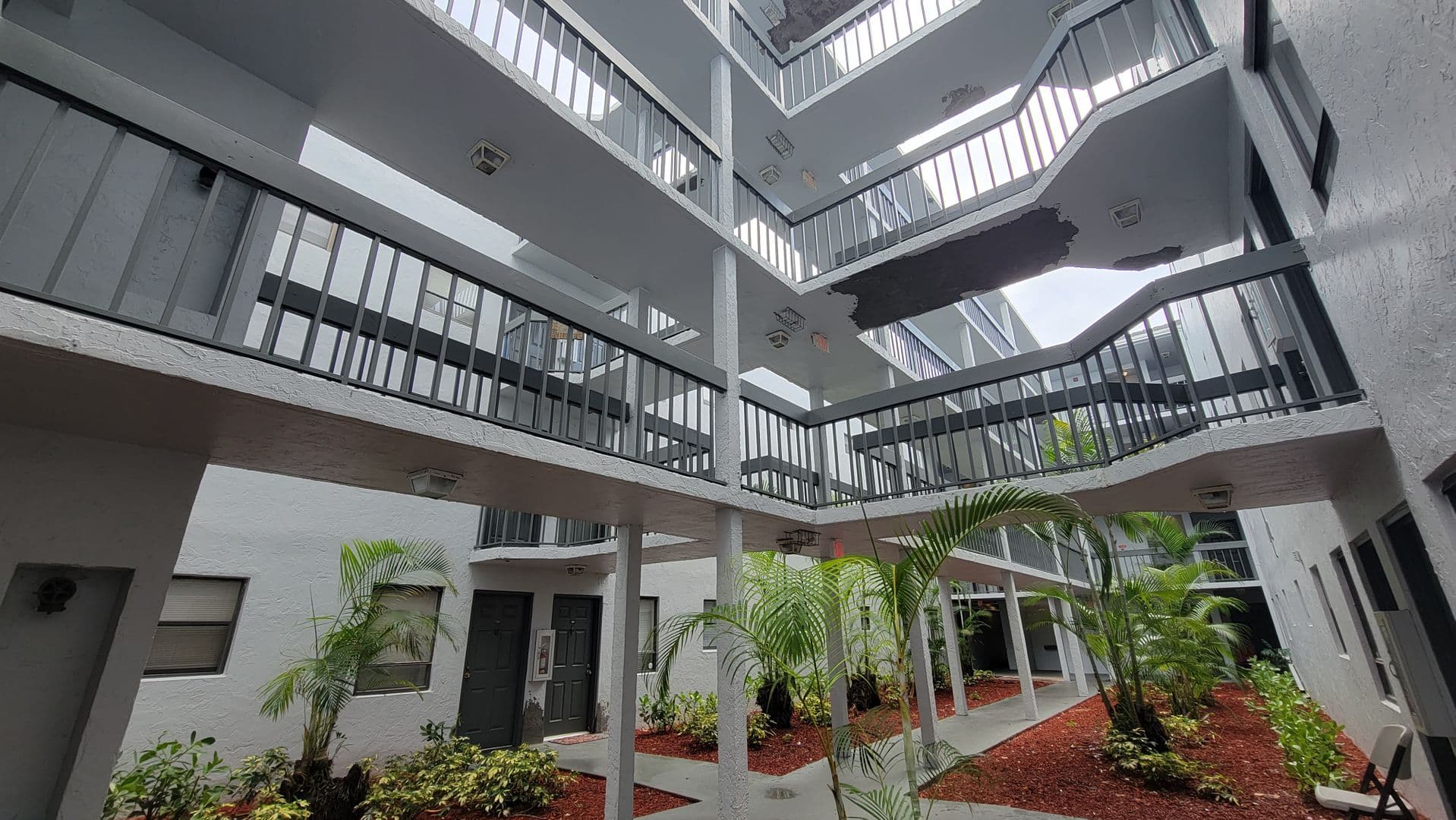 West Palm Beach Condo: 1950 N Congress Ave APT 206