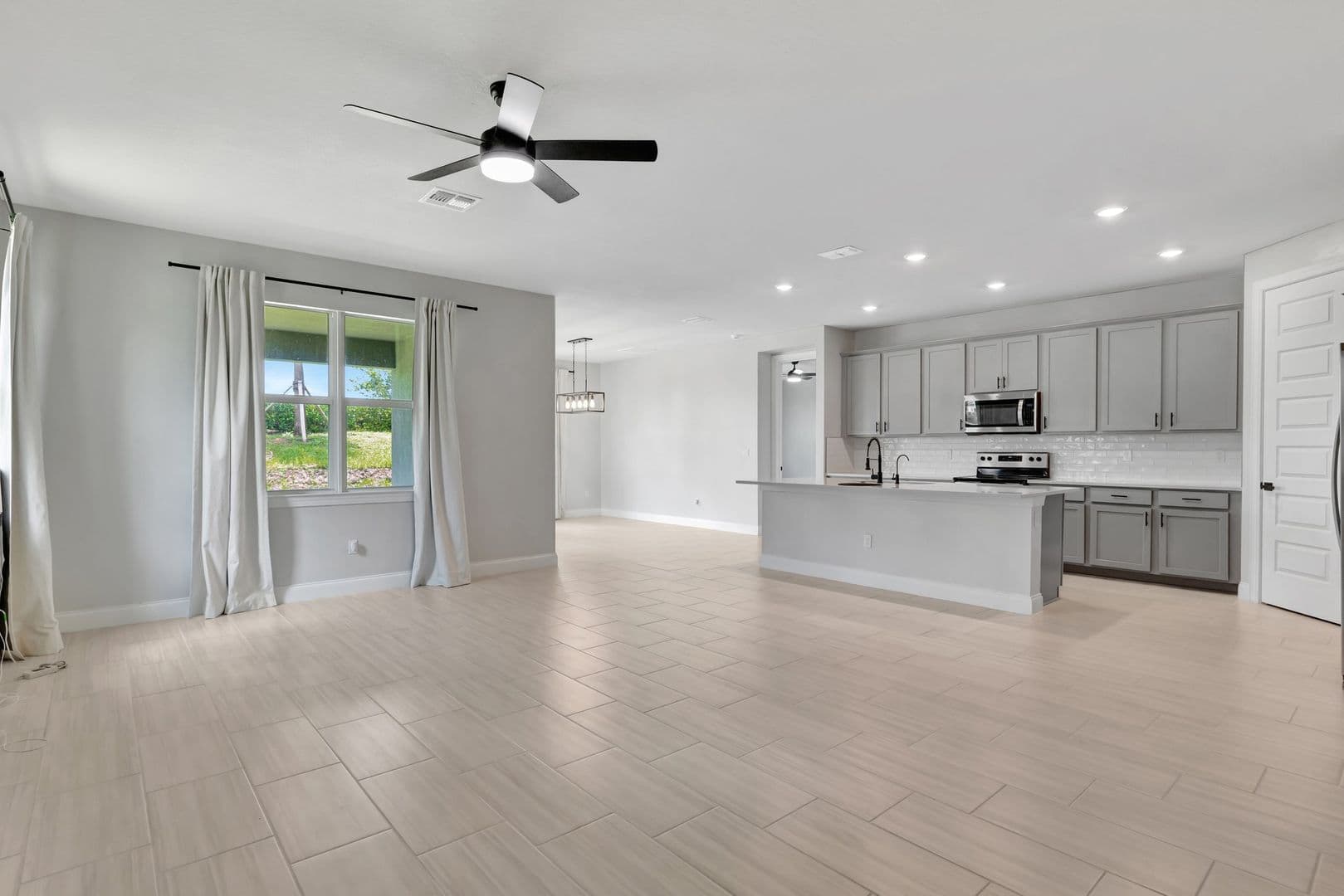 Port St Lucie House: 8606 Dahlia Circle