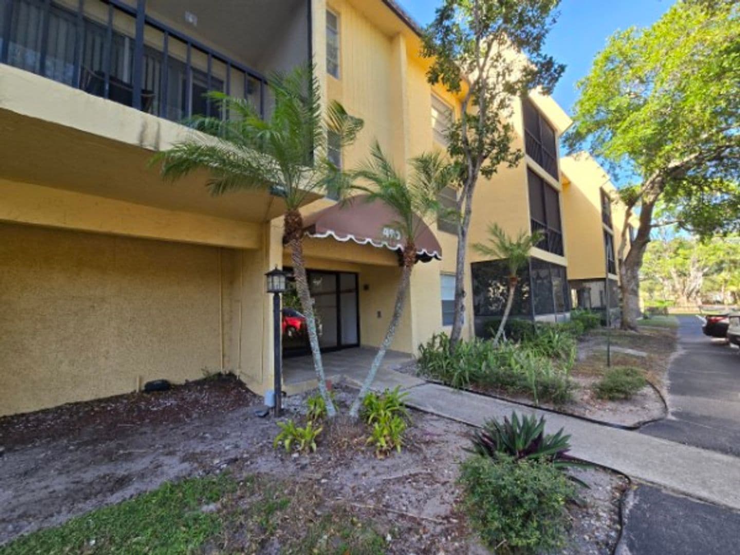 Boca Raton Condo: 490 NW 20th ST Unit 211