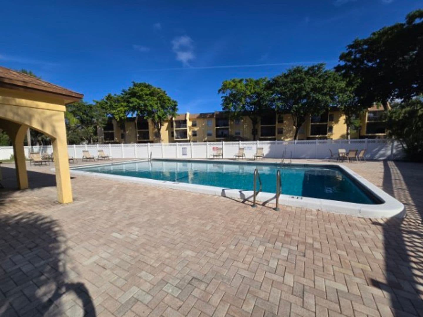 Boca Raton Condo: 490 NW 20th ST Unit 211