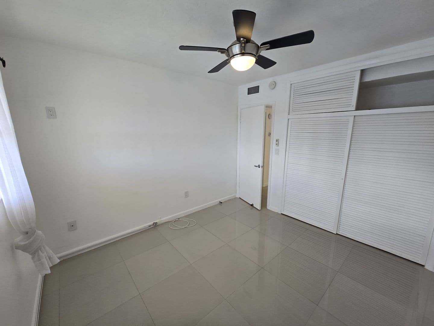 Miami Condo: 2800 NE 203rd St Apt 24