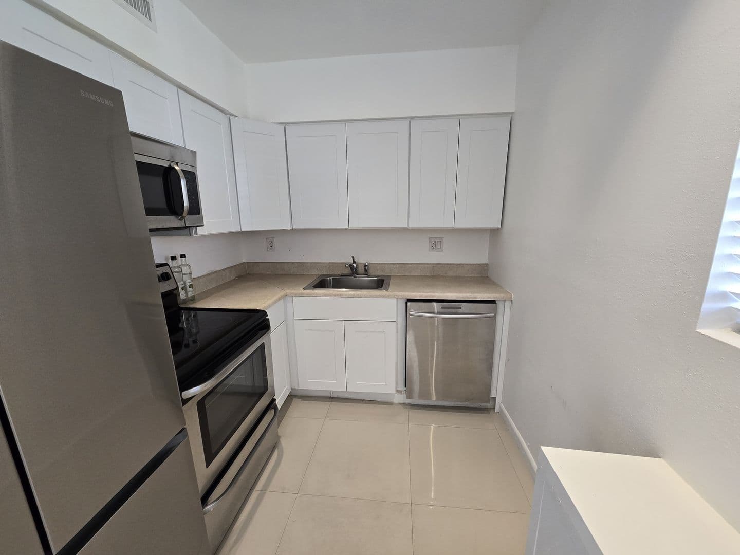 Miami Condo: 2800 NE 203rd St Apt 24