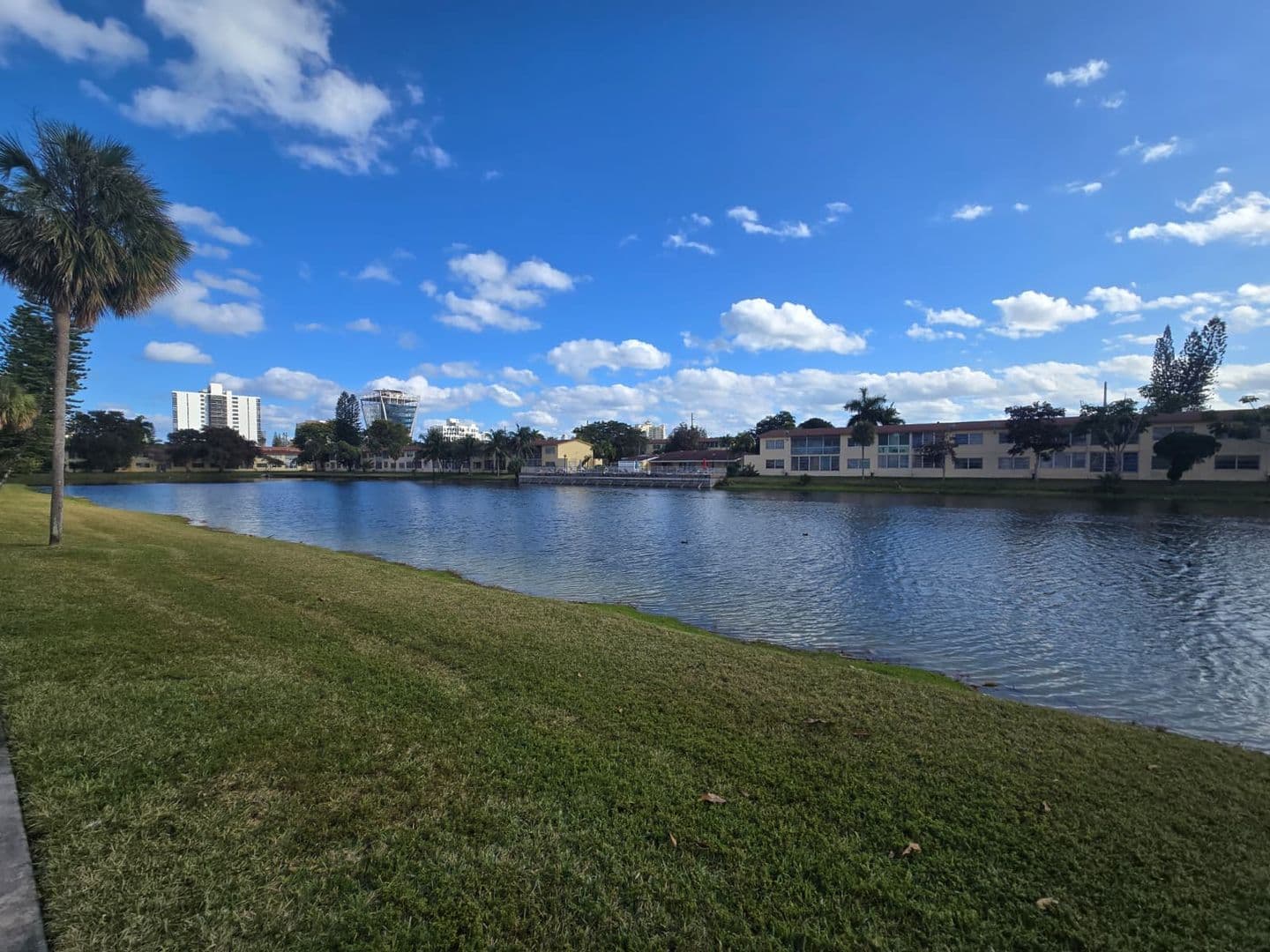 Miami Condo: 2800 NE 203rd St Apt 24