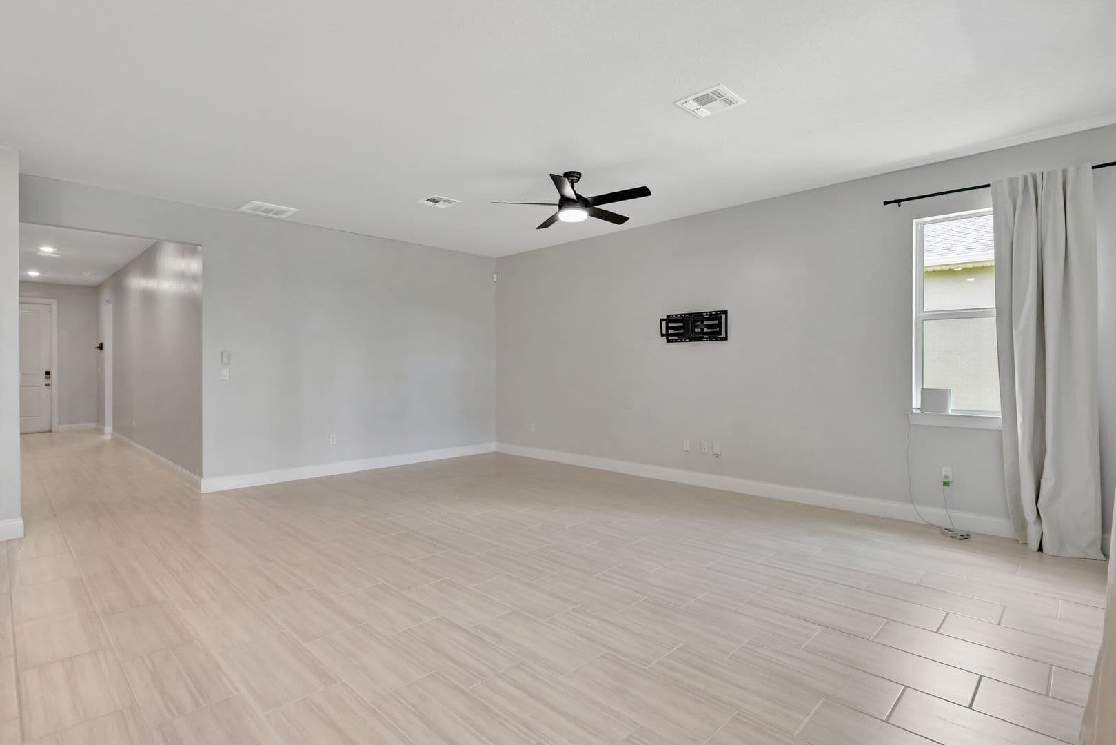 Port St Lucie House: 8606 Dahlia Circle