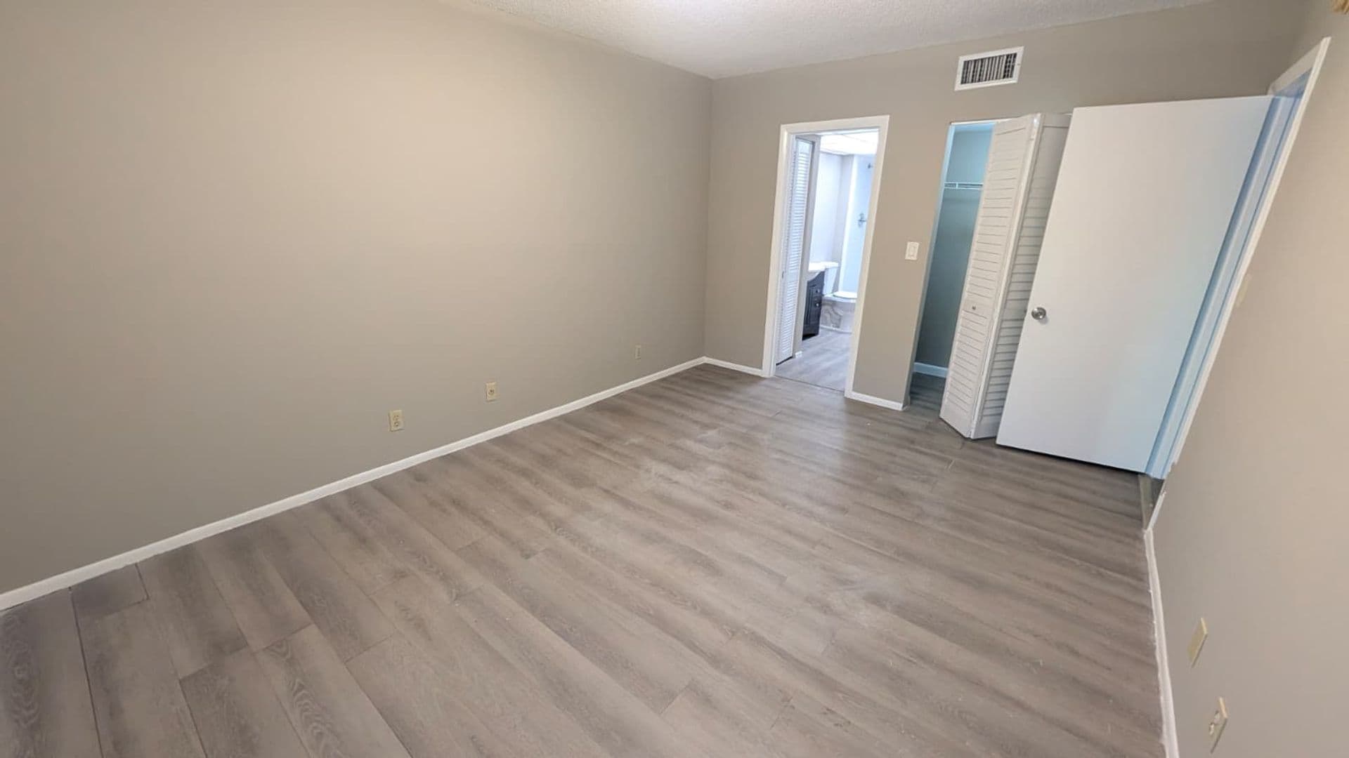 Boca Raton Condo: 490 NW 20th ST Unit 211