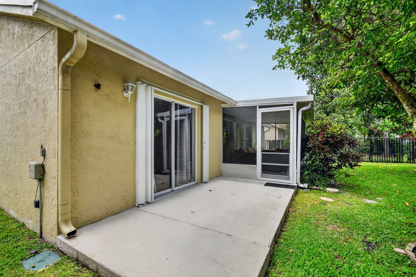 Greenacres House: 1080 Salmon Isle Greenacres