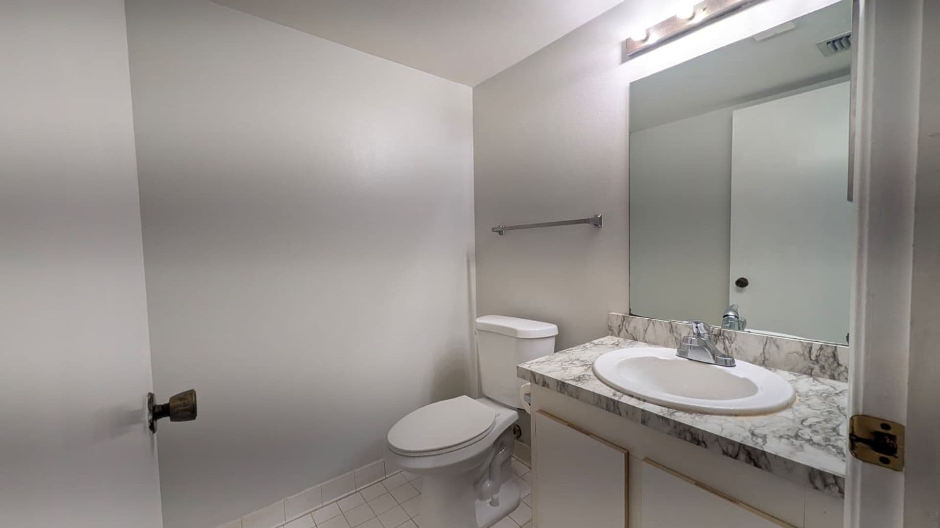 West Palm Beach Condo: 1950 N Congress Ave APT 206