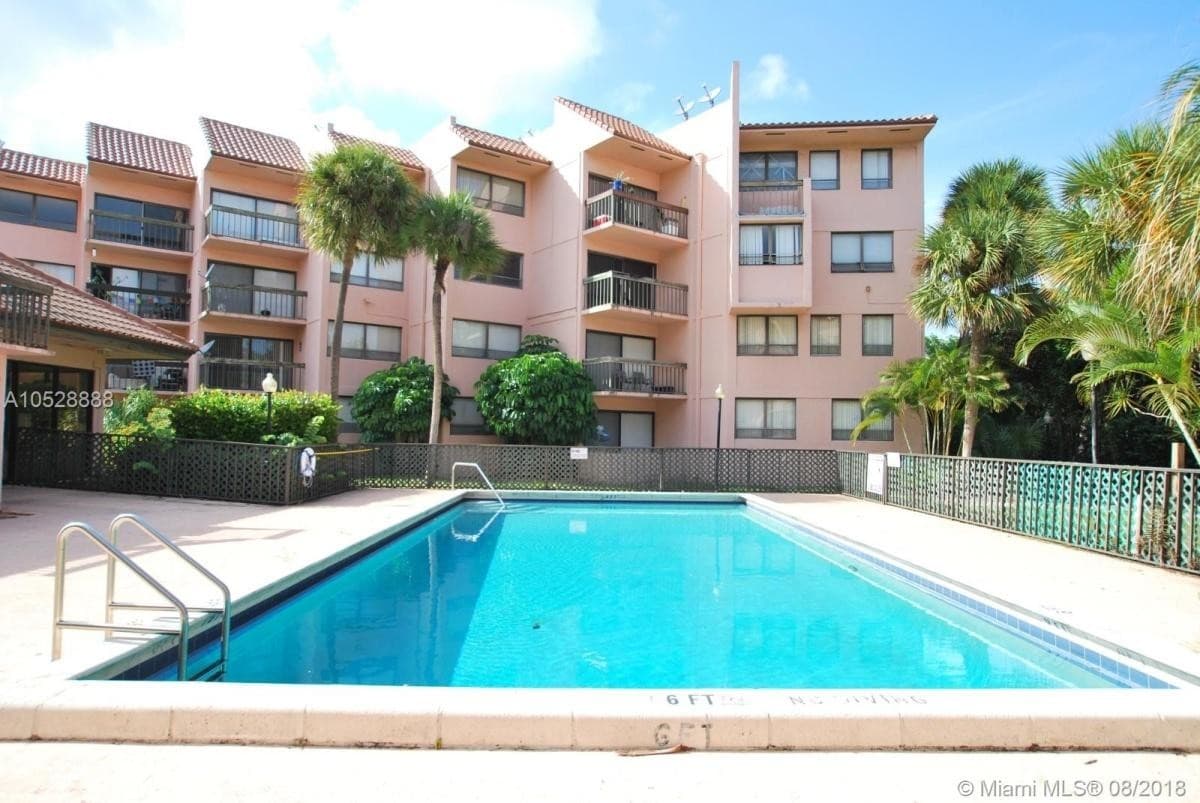West Palm Beach Condo: 1950 N Congress Ave APT 206