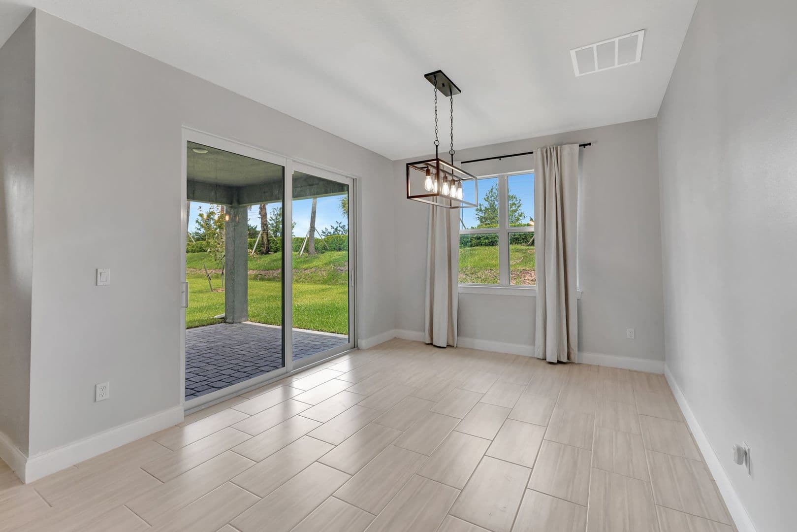 Port St Lucie House: 8606 Dahlia Circle