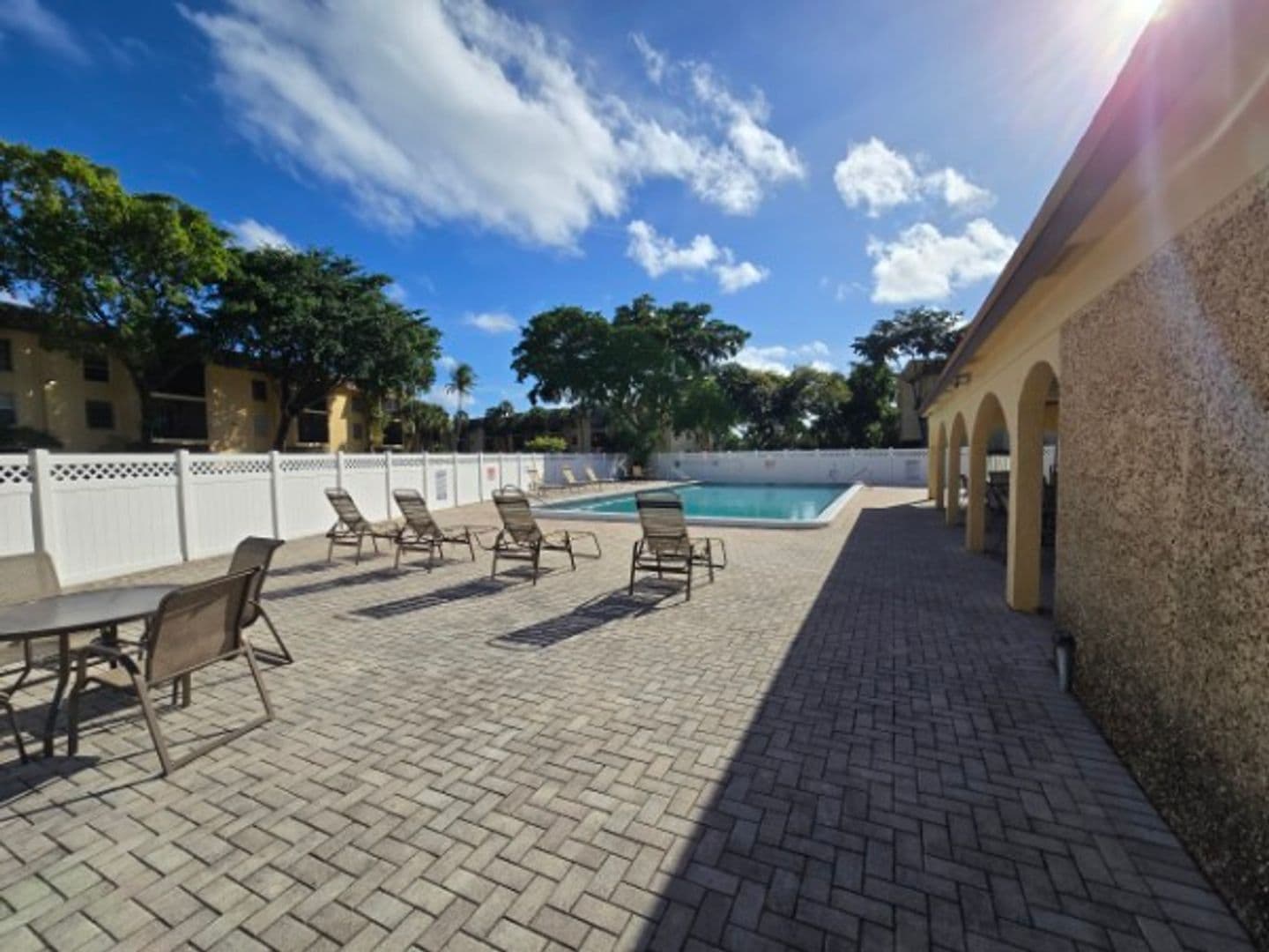 Boca Raton Condo: 490 NW 20th ST Unit 211