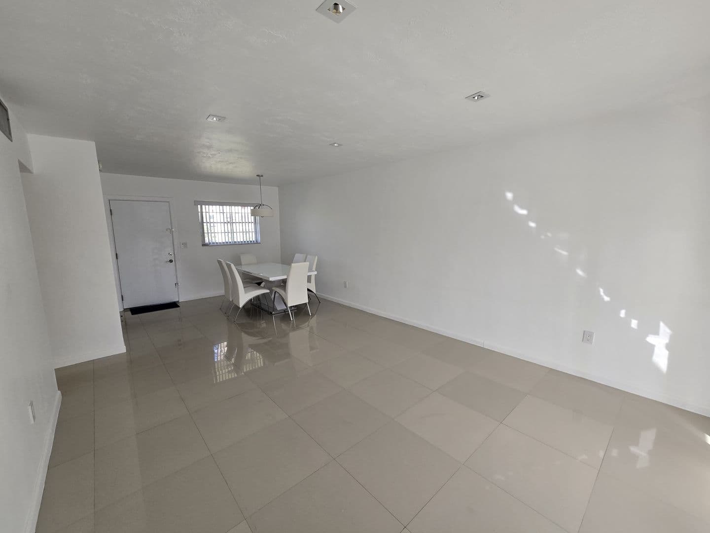 Miami Condo: 2800 NE 203rd St Apt 24