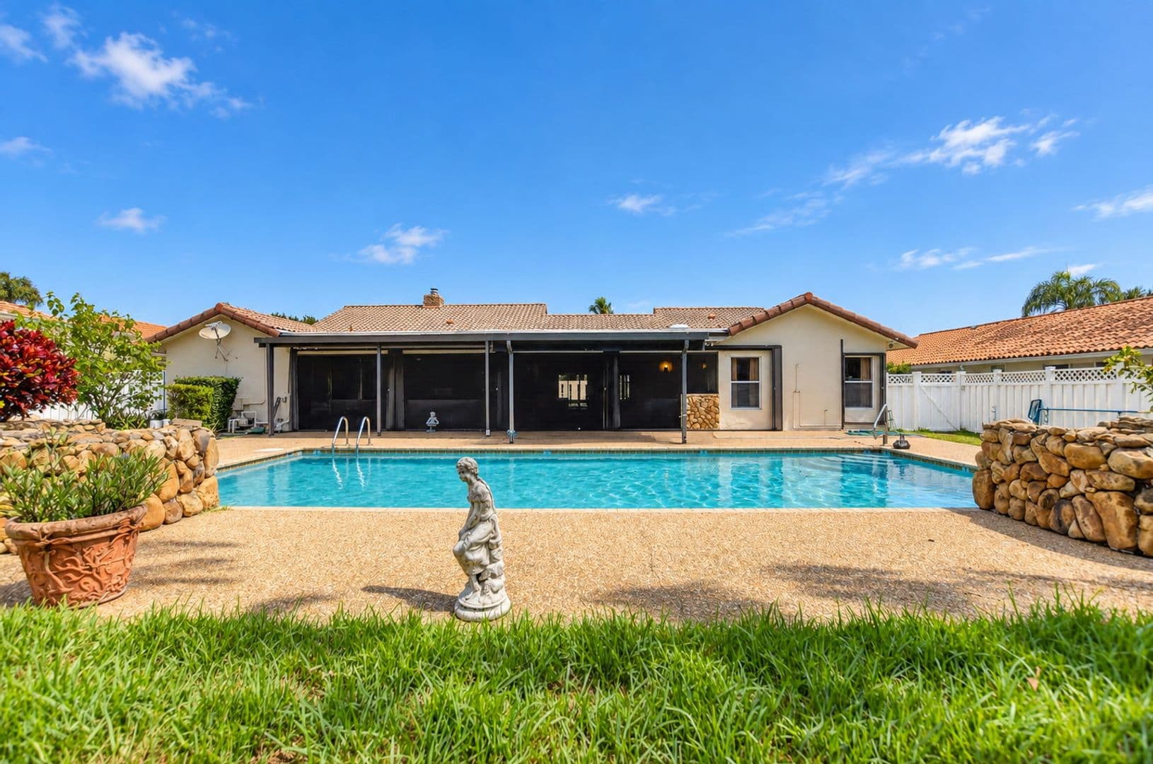 Deerfield Beach House: 2358 Deer Creek Trail