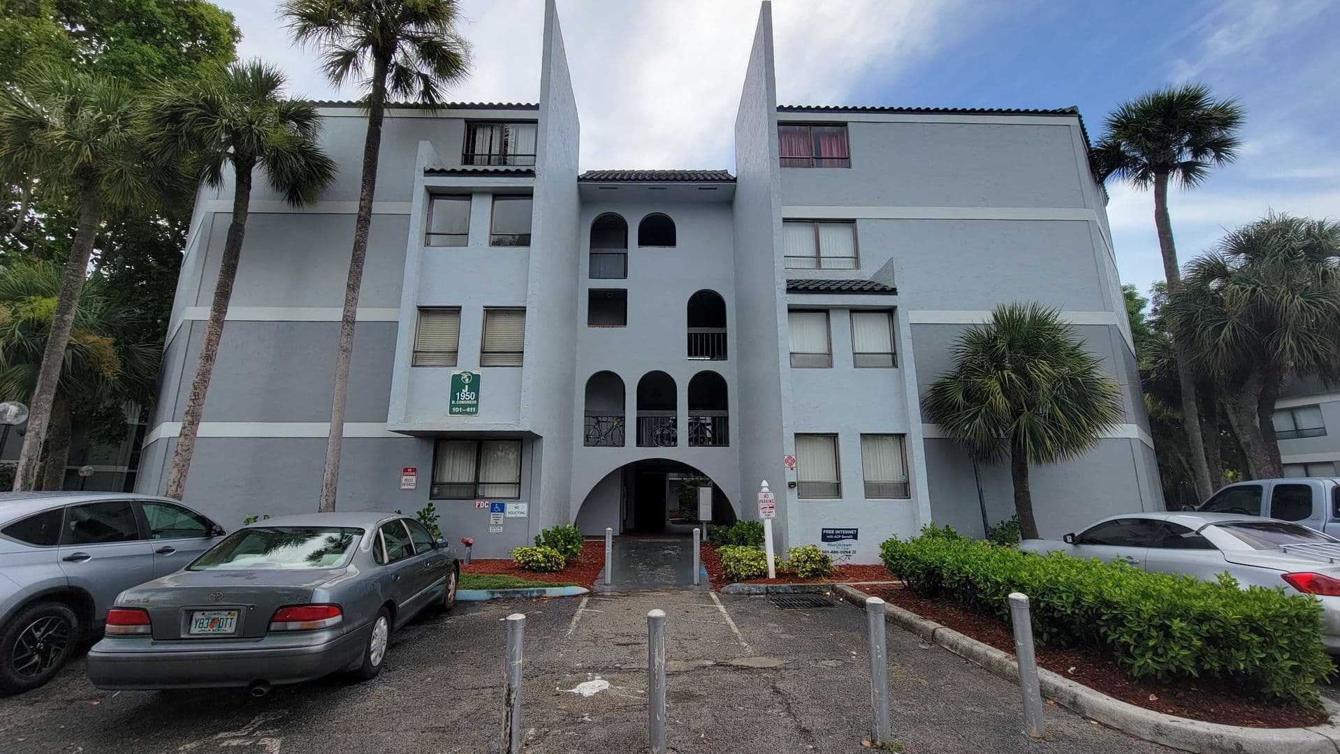 West Palm Beach Condo: 1950 N Congress Ave APT 206