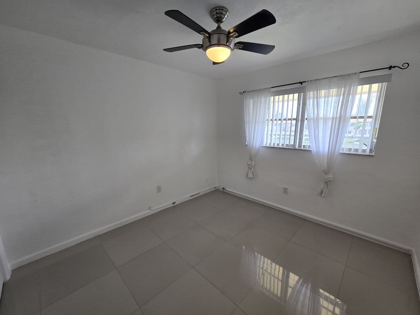 Miami Condo: 2800 NE 203rd St Apt 24