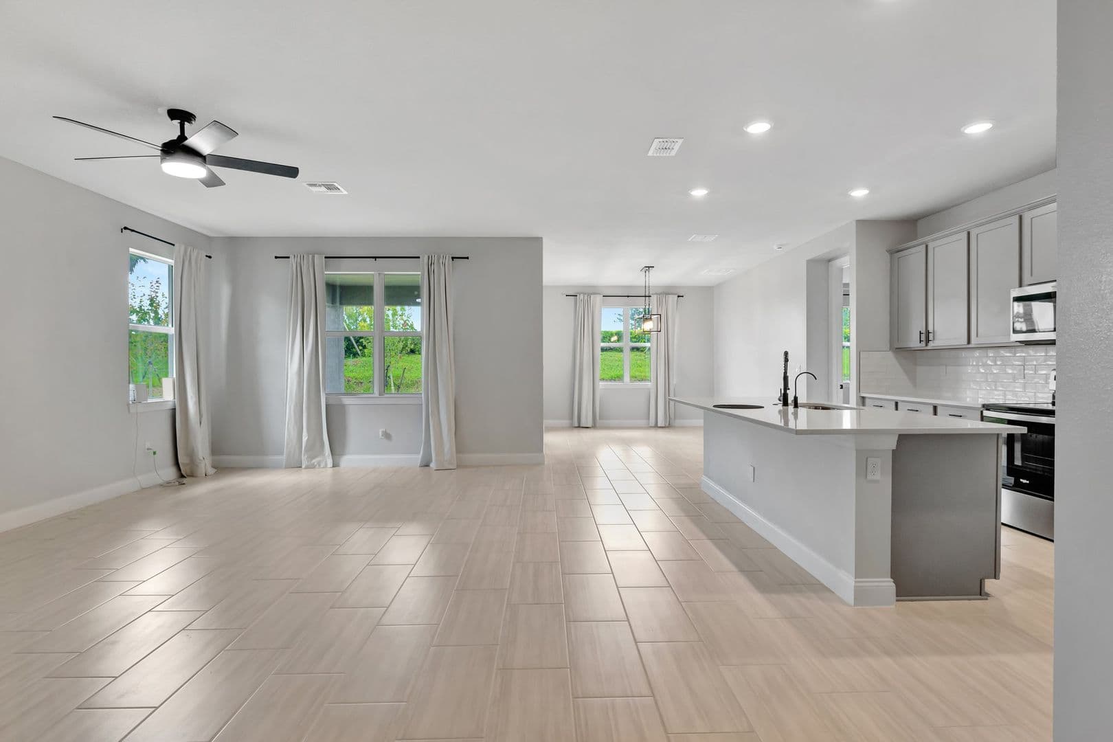 Port St Lucie House: 8606 Dahlia Circle