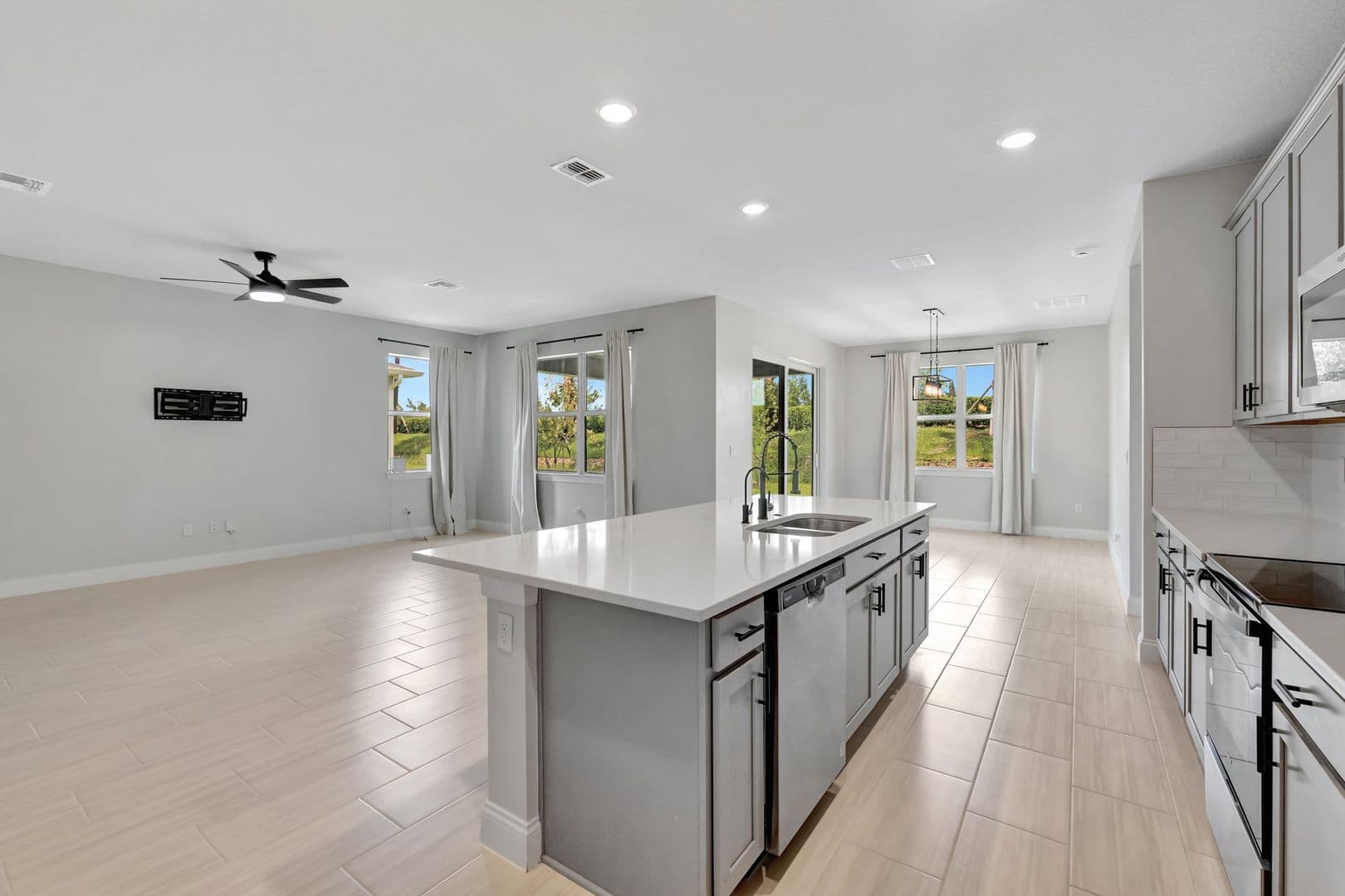 Port St Lucie House: 8606 Dahlia Circle