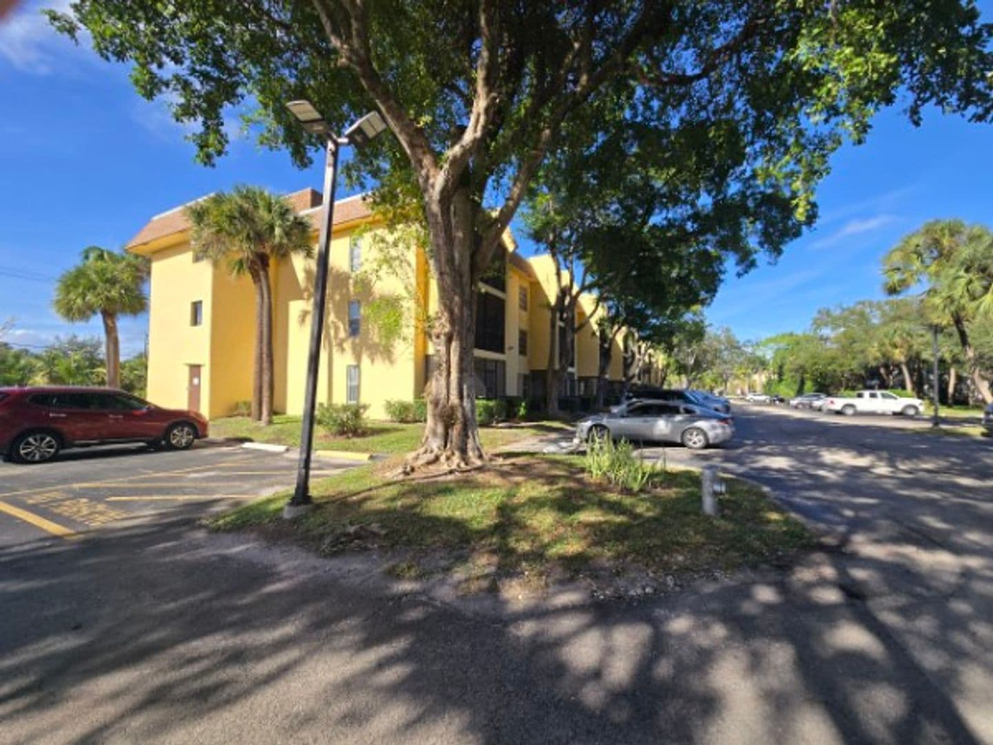 Boca Raton Condo: 490 NW 20th ST Unit 211