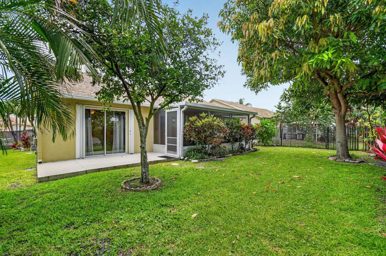Greenacres House: 1080 Salmon Isle Greenacres