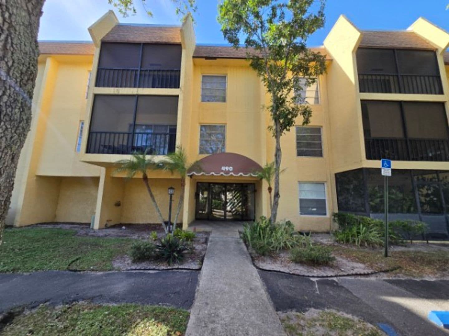 Boca Raton Condo: 490 NW 20th ST Unit 211
