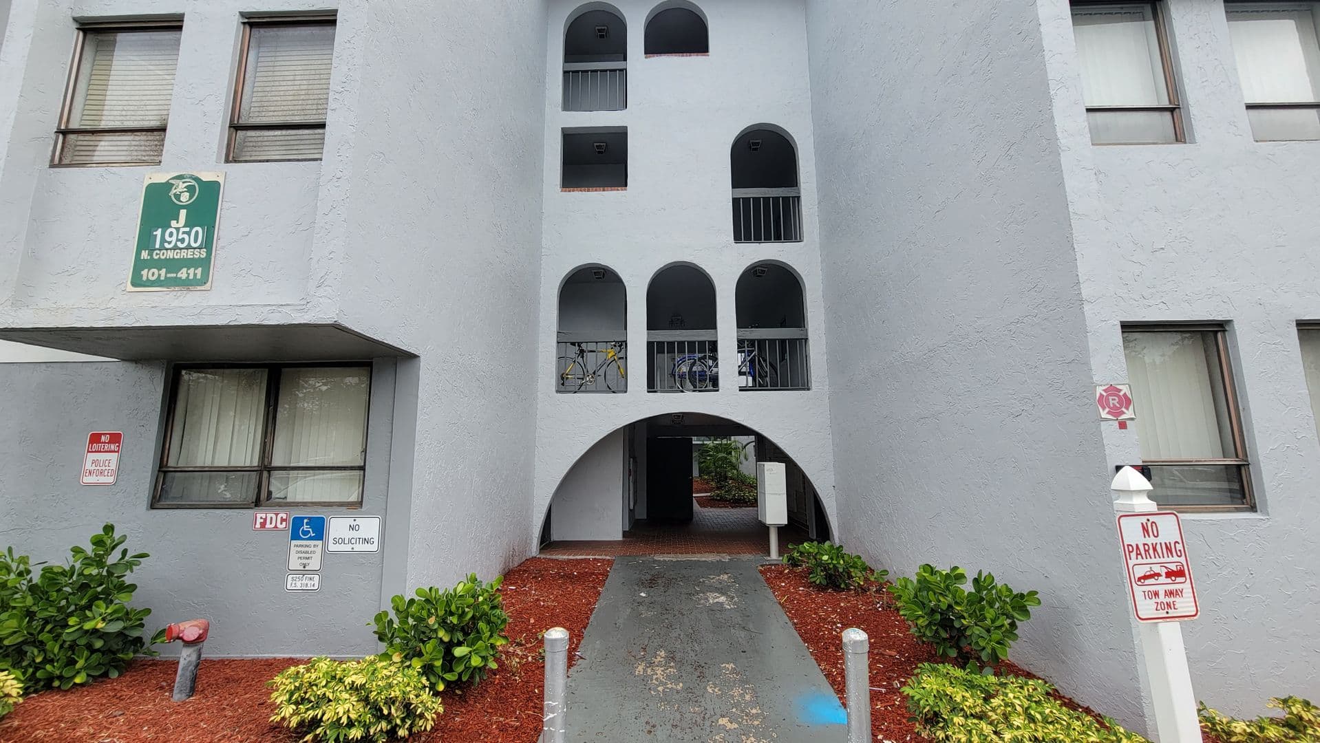 West Palm Beach Condo: 1950 N Congress Ave APT 206
