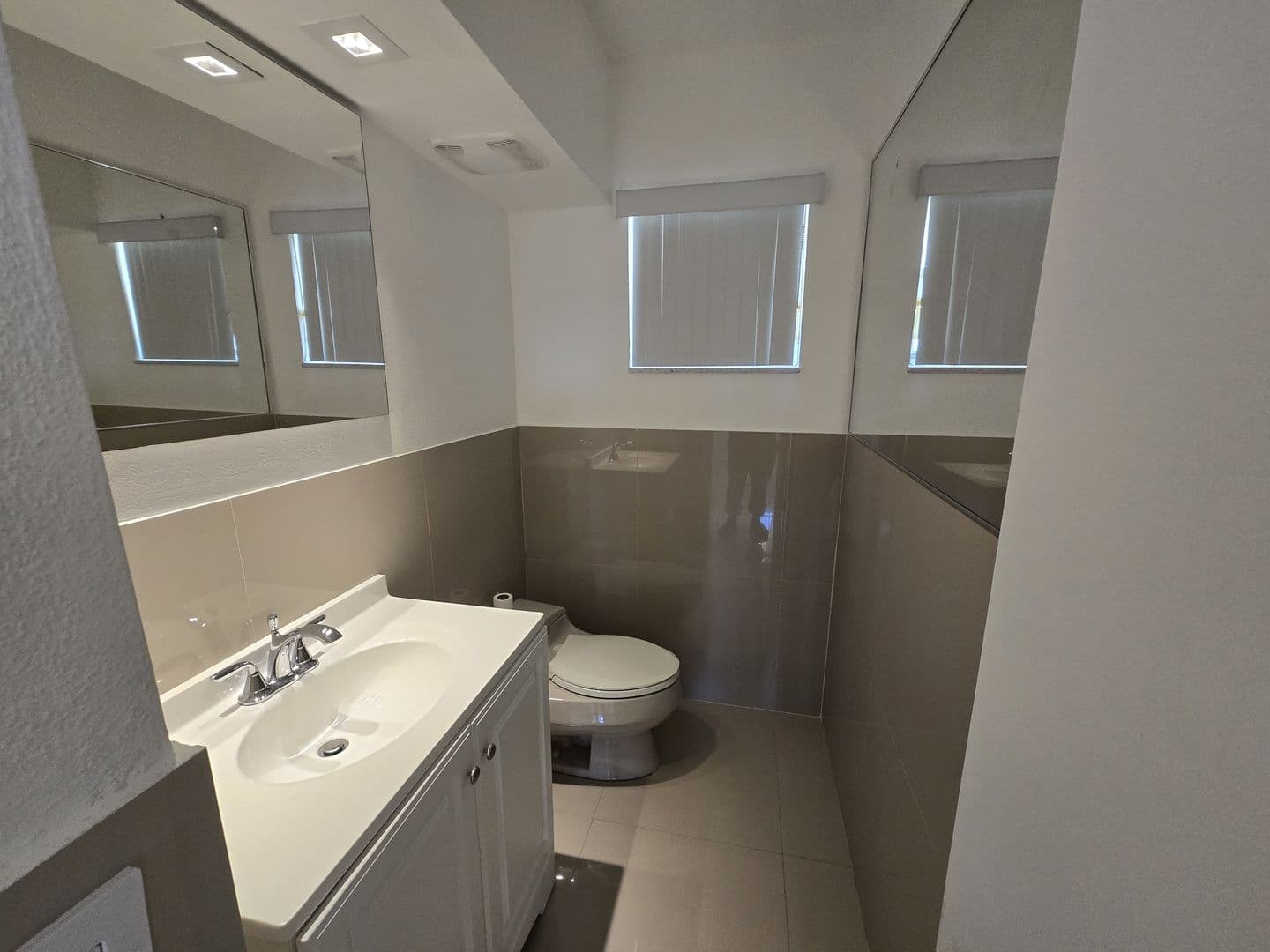 Miami Condo: 2800 NE 203rd St Apt 24
