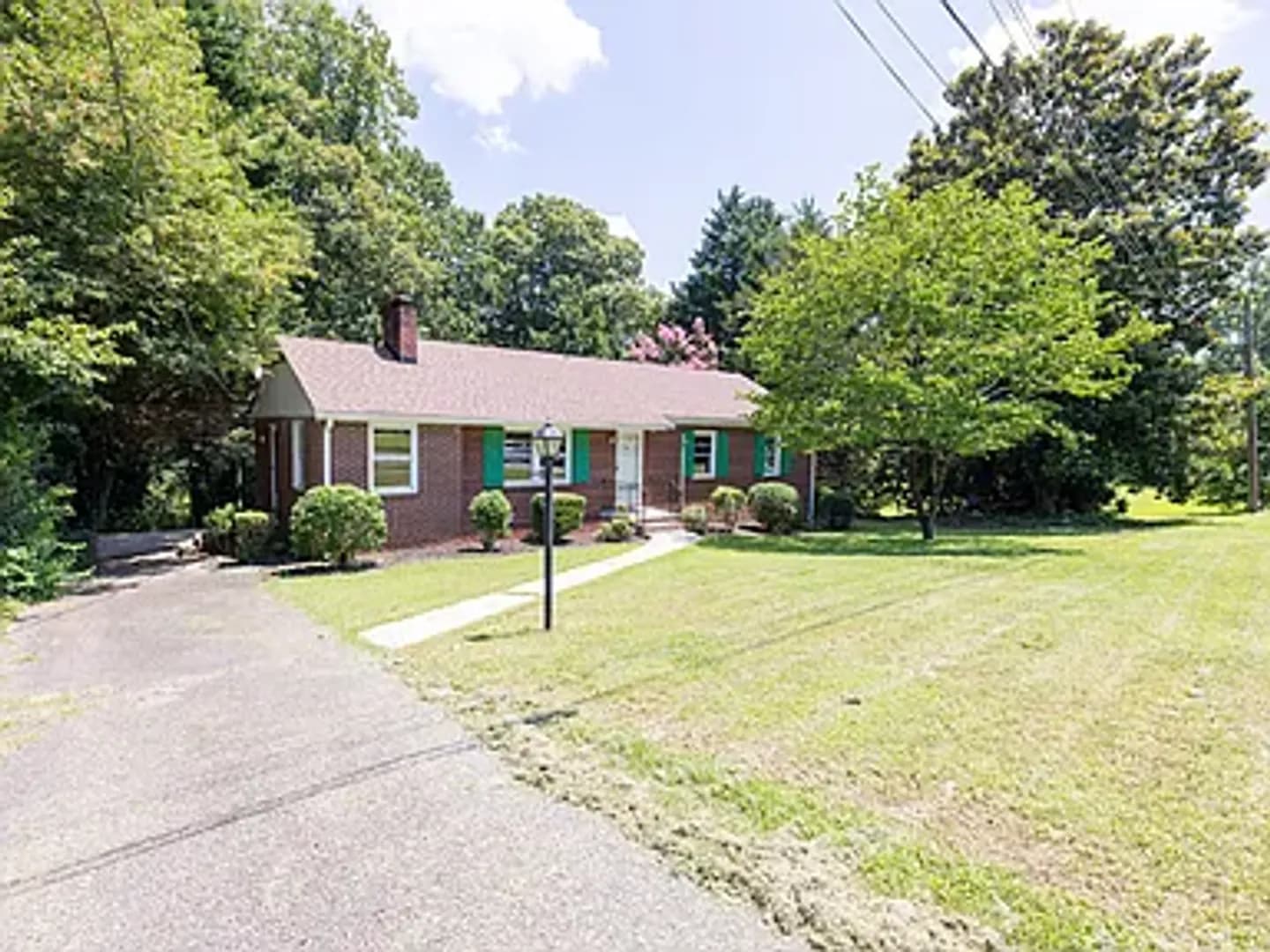 North Chesterfield House: 2811 Bon Oaks Lane