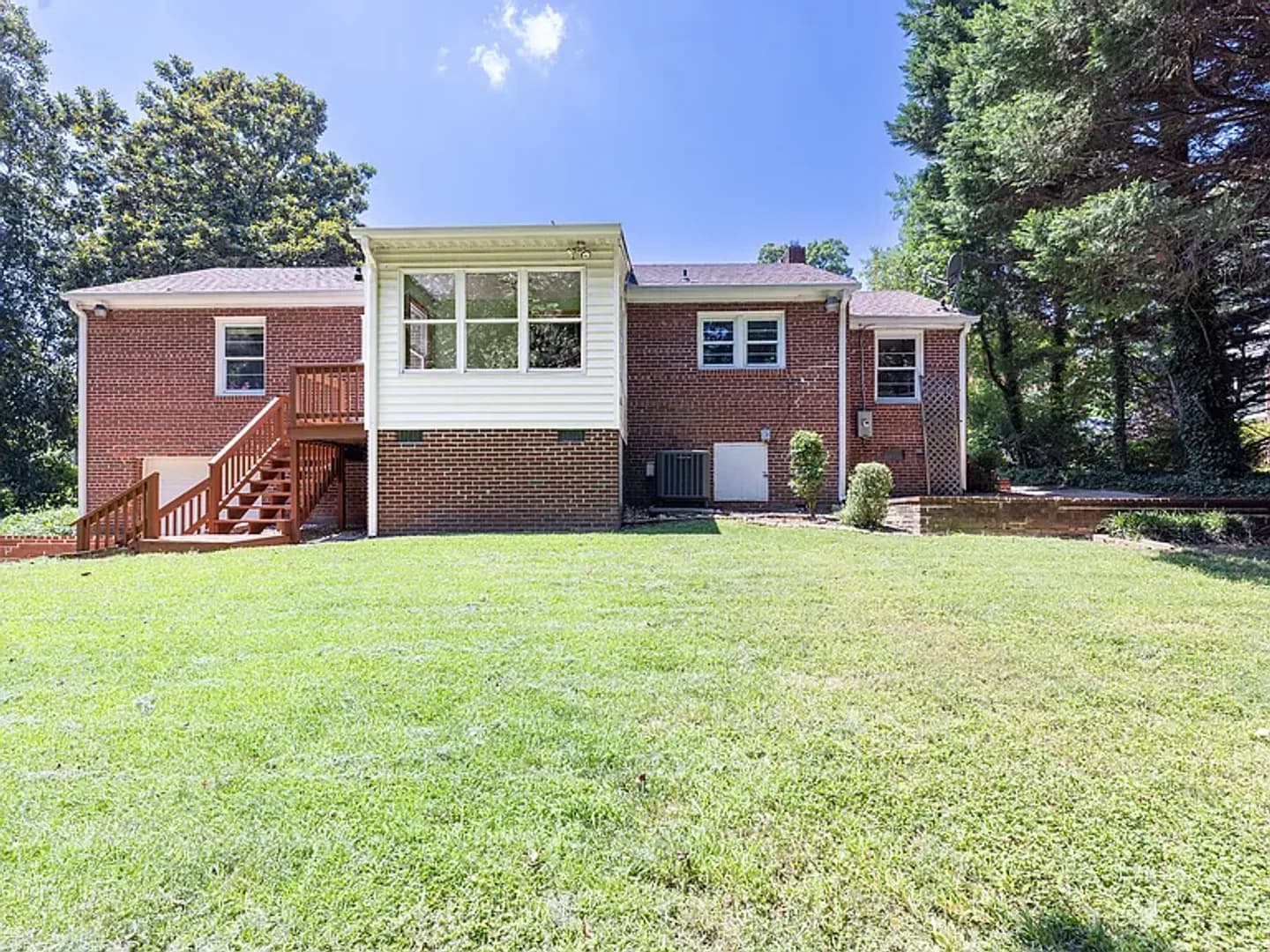 North Chesterfield House: 2811 Bon Oaks Lane
