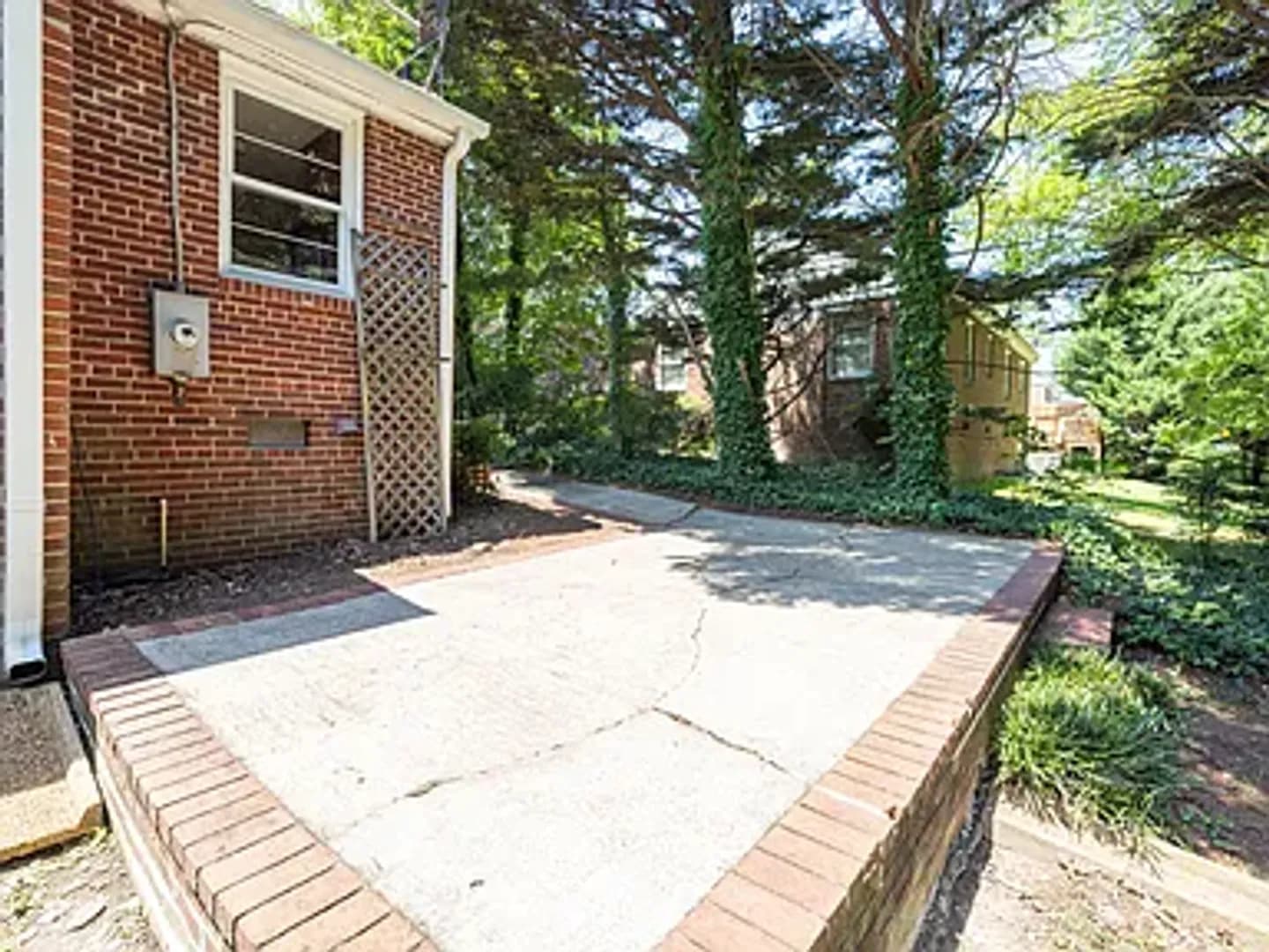 North Chesterfield House: 2811 Bon Oaks Lane