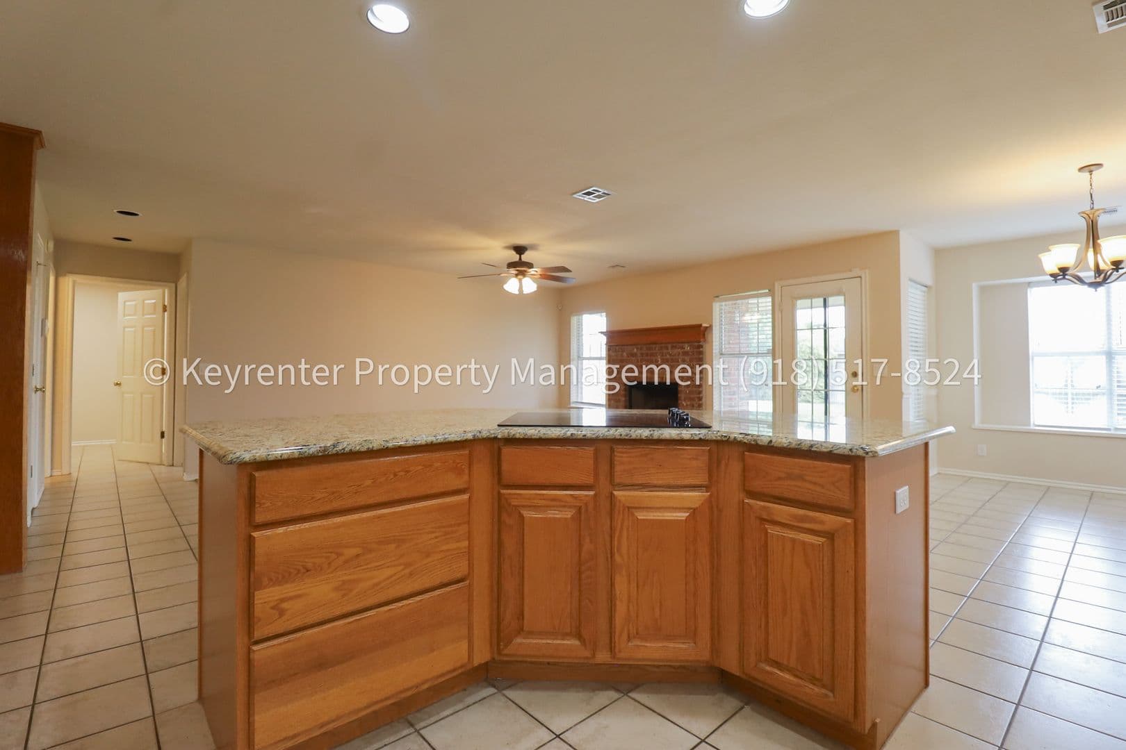 Jenks House: 815 N Douglas St