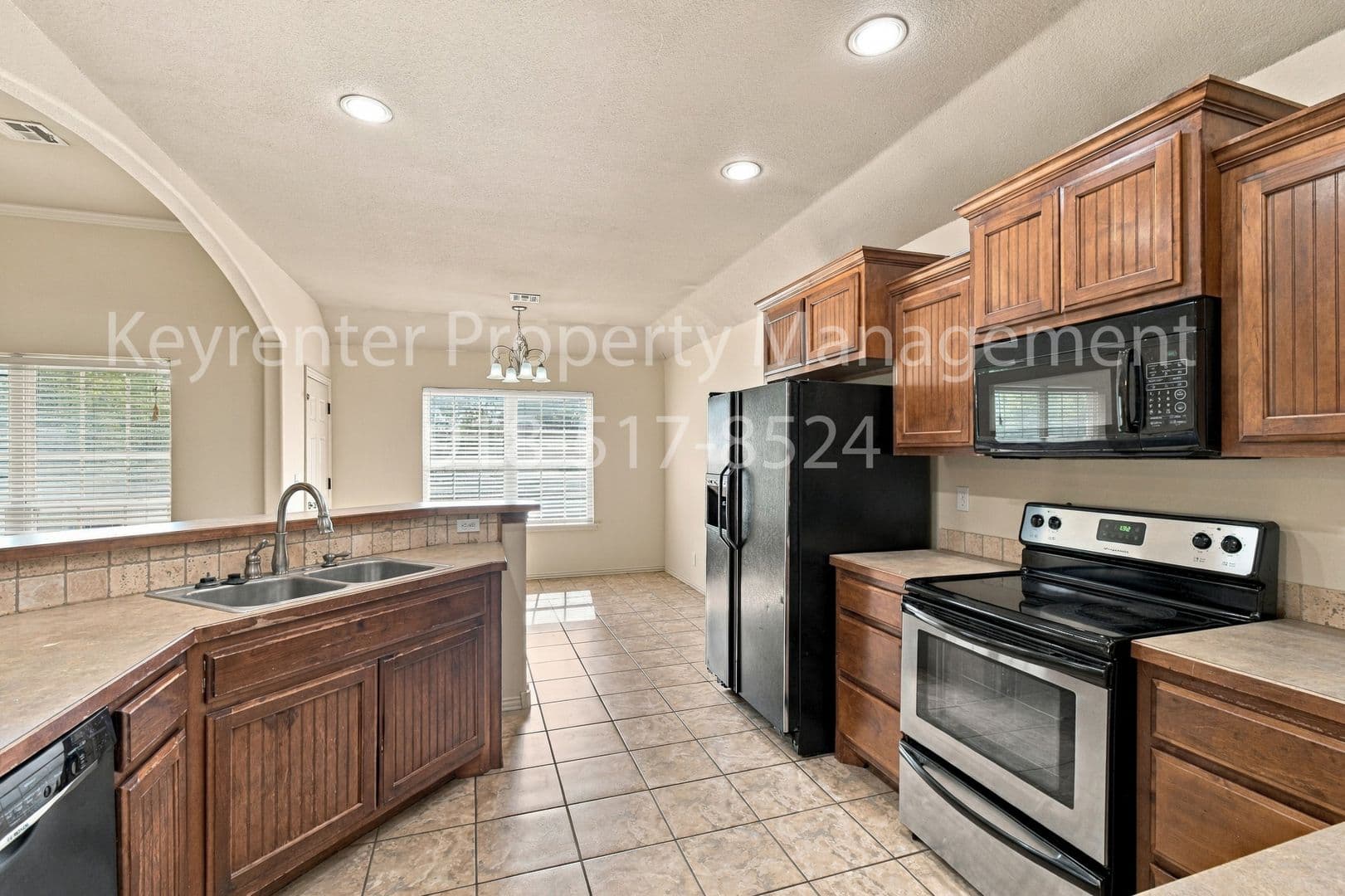 Collinsville House: 2121 W Oak St