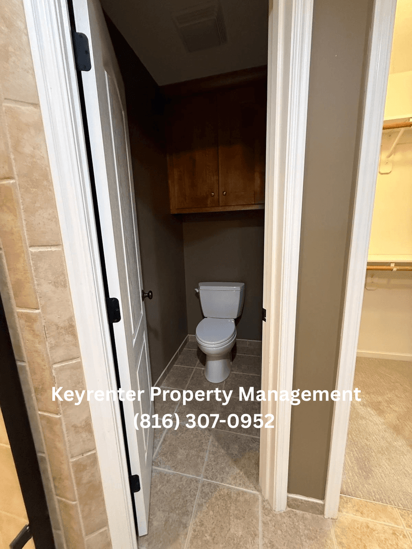 Kansas City House: 207 W 34th St