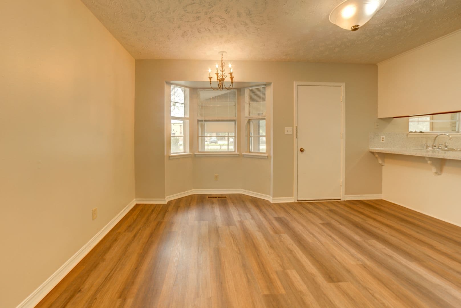 Claremore House: 1109 W 14th Pl